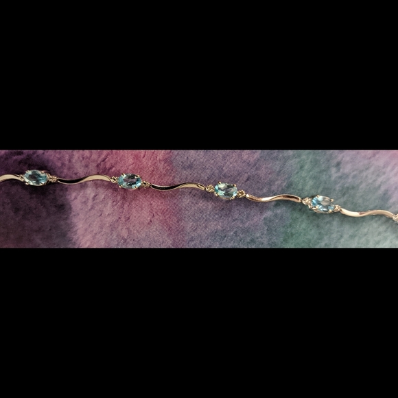 10k White Gold Blue Topaz Bracelet